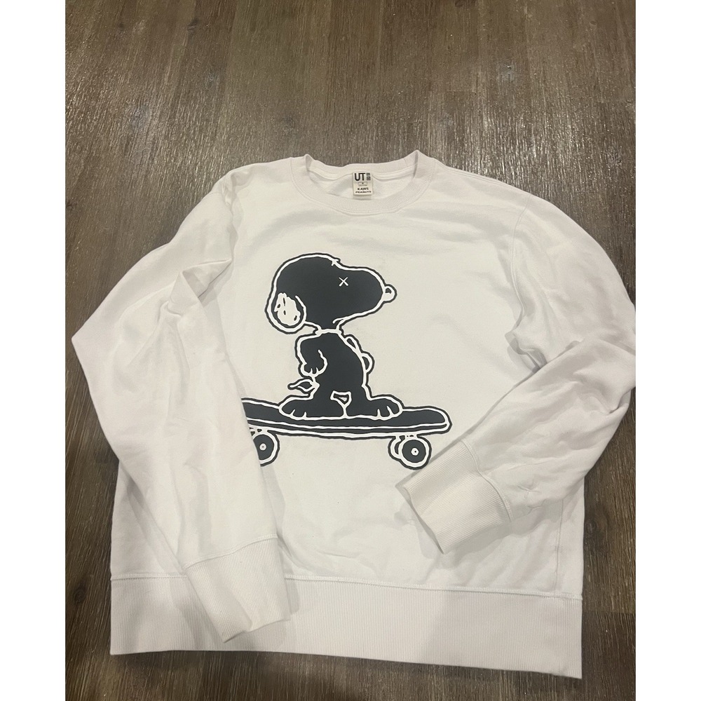 Uniqlo White Graphic Snoopy Skate Crewneck Sweatshirt